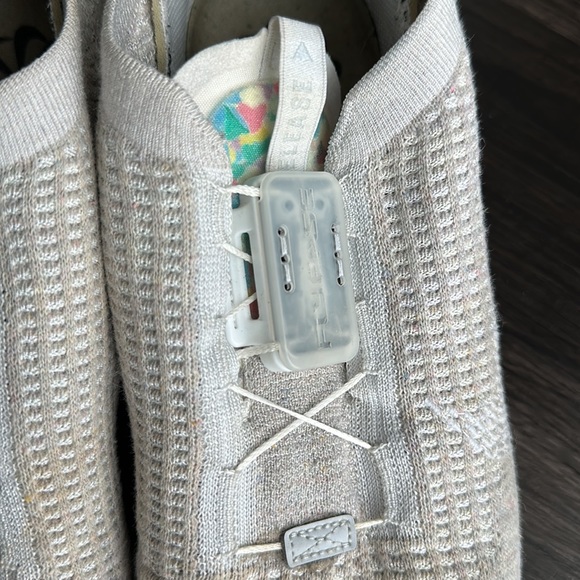 Nike Air Vapormax Flyknit Sneakers - Picture 7 of 9